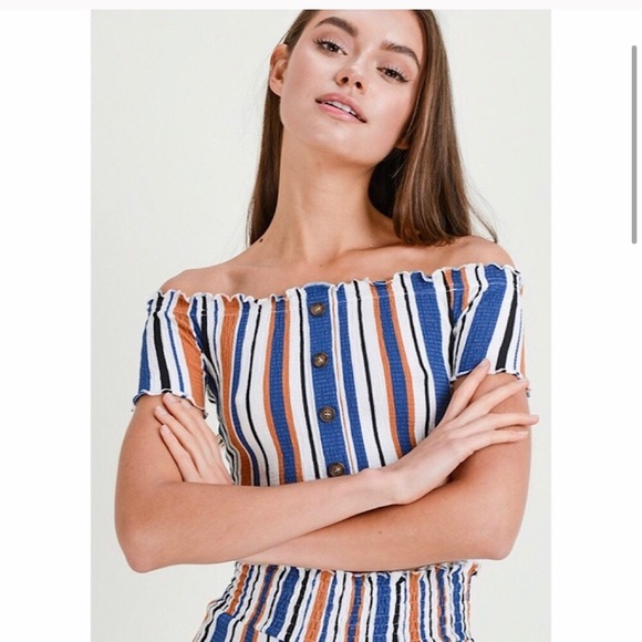 💙Off Shoulder Ruffled Crop Top🧡 - Picture 3 of 6